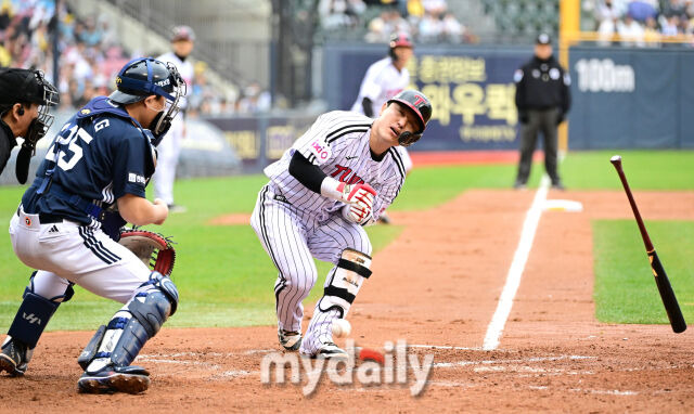 '얼마나 아팠길래' 151km 투구에 맞고 3루로 뛴 타자 [유진형의 현장 1mm]