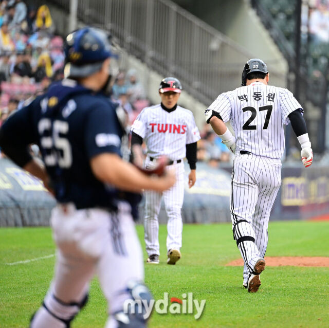 '얼마나 아팠길래' 151km 투구에 맞고 3루로 뛴 타자 [유진형의 현장 1mm]
