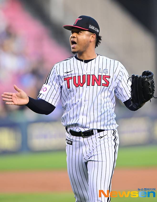 ‘에르난데스-김진성-박명근-장현식’ LG, KBO 역대 4번째-팀 2번째 ‘팀 노히터’ 대기록..삼성 제압