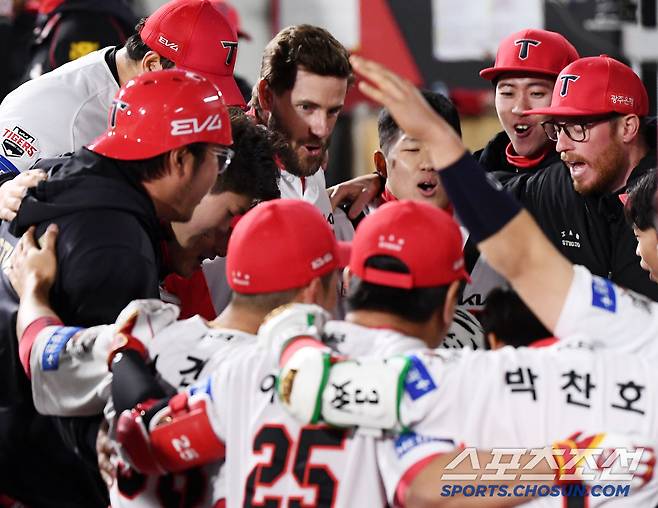 '1홈런 1타점? 저 연봉 4억 타자에요' 최원준 벼락포, 악재 가득 KIA 살렸다...'명품 투수전' KT에 신승 [광주 현장]