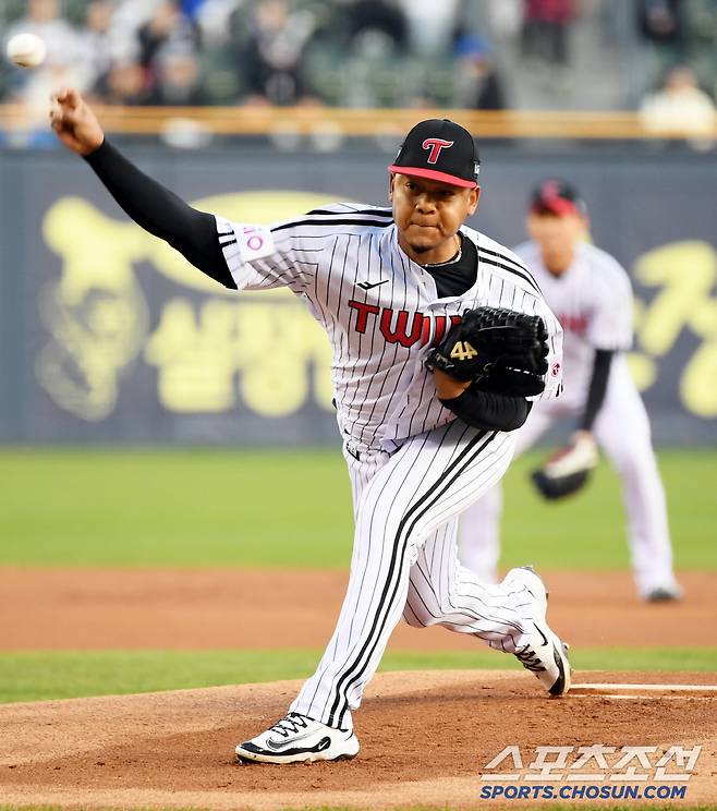 'LG 마운드 진짜 미쳤다.''엘동원'-김진성-박명근-장현식, 팀 노히트노런 달성, 3대0 승리.'연패는 없다.' 무안타 삼성은 3연패[잠실 리뷰]