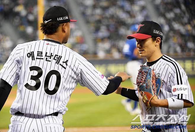 'LG 마운드 진짜 미쳤다.''엘동원'-김진성-박명근-장현식, 팀 노히트노런 달성, 3대0 승리.'연패는 없다.' 무안타 삼성은 3연패[잠실 리뷰]