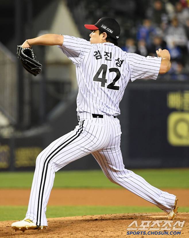 'LG 마운드 진짜 미쳤다.''엘동원'-김진성-박명근-장현식, 팀 노히트노런 달성, 3대0 승리.'연패는 없다.' 무안타 삼성은 3연패[잠실 리뷰]