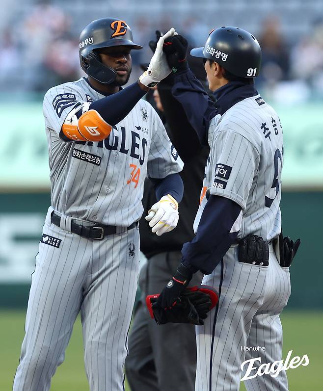 '독수리 1선발' 충격과 공포! KKKKKKKKKKKK 폰세 7이닝 무실점 압도…한화, SSG 2-0 꺾고 2연승→'6G 5승1패' [문학:스코어]