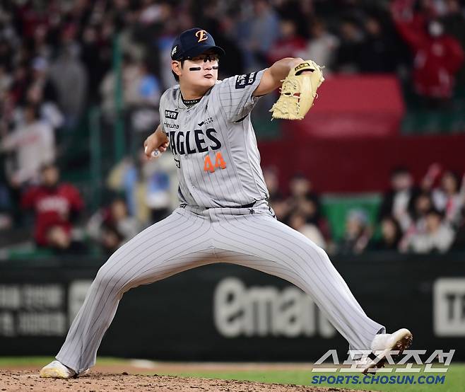 어 형은 1점도 충분해! 폰세·한승혁·김서현 릴레이 괴력투 → 한화, 2위 SSG 2-0 잡고 2연승 질주 [인천 현장리뷰]