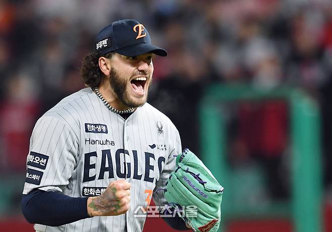 폰세 7이닝·12K 완벽투→‘2연승’ 한화 김경문 감독의 기쁨 가득 한마디 “수고했다” [SS문학in]