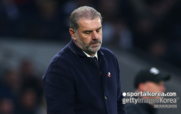 '레비 회장 엉엉 울겠네!'...토트넘, 꽃미남 MF, 감독, 조롱 일파만파 '포스테코글루, 망신살 뻗쳤다'