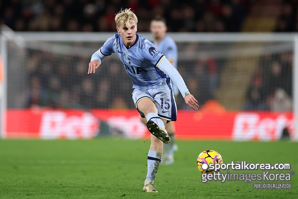 '레비 회장 엉엉 울겠네!'...토트넘, 꽃미남 MF, 감독, 조롱 일파만파 '포스테코글루, 망신살 뻗쳤다'