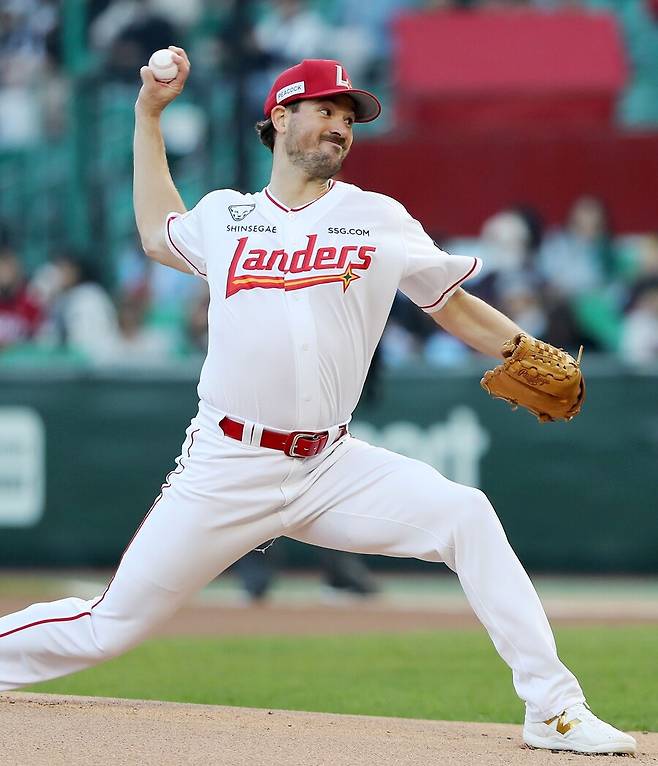 ‘세상에’ 한화 경기 최장 비거리 66.1m에도 이겼다고? 역대급 파이어볼 승부, 폰세가 캐리했다