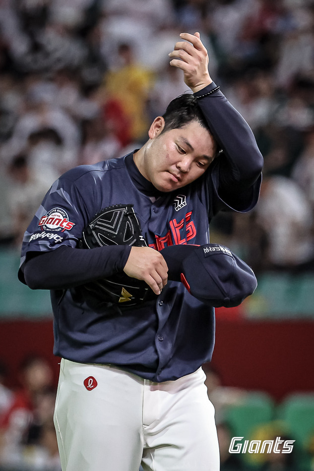 연봉 10억인데 2군서 홈런→홈런→홈런 맞으면 어쩌나…롯데 FA 야심작 충격 행보