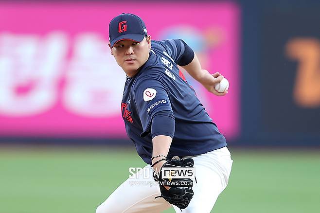 연봉 10억인데 2군서 홈런→홈런→홈런 맞으면 어쩌나…롯데 FA 야심작 충격 행보