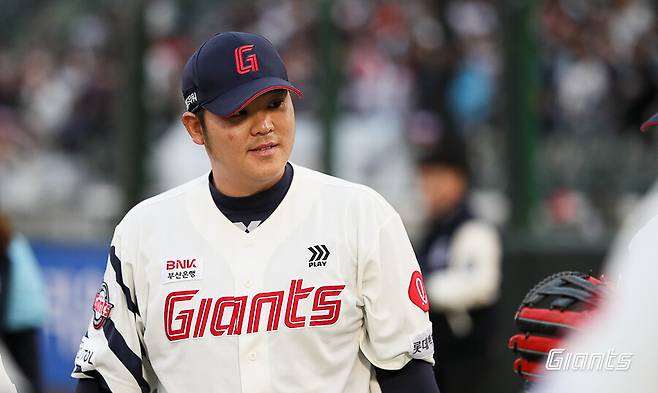 연봉 10억인데 2군서 홈런→홈런→홈런 맞으면 어쩌나…롯데 FA 야심작 충격 행보