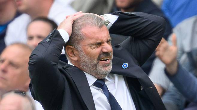 손흥민 초대박 희소식! 포스텍 경질→아라올라 선임+후이센 영입 '일석이조'… 토트넘, 다음 시즌 '분위기 급반전'