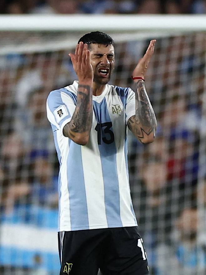 손흥민 초대박 희소식! 포스텍 경질→아라올라 선임+후이센 영입 '일석이조'… 토트넘, 다음 시즌 '분위기 급반전'