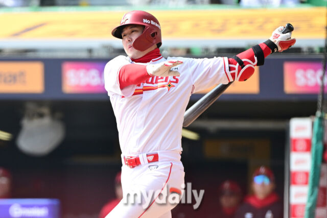 KBO 최초 500홈런에 다섯 걸음 남았는데…110억 전액 보장 계약 첫해에 못 뛰고 있다, 그는 언제 돌아올까