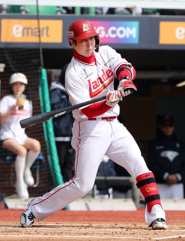 KBO 최초 500홈런에 다섯 걸음 남았는데…110억 전액 보장 계약 첫해에 못 뛰고 있다, 그는 언제 돌아올까