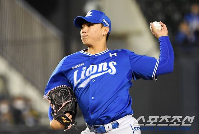 153km가 담장 때리는 2루타→낮은 직구도 2루타→볼넷→볼넷. 승승장구 배찬승의 첫 시련. 이제부터 진짜 멘털 싸움이다[잠실 현장]