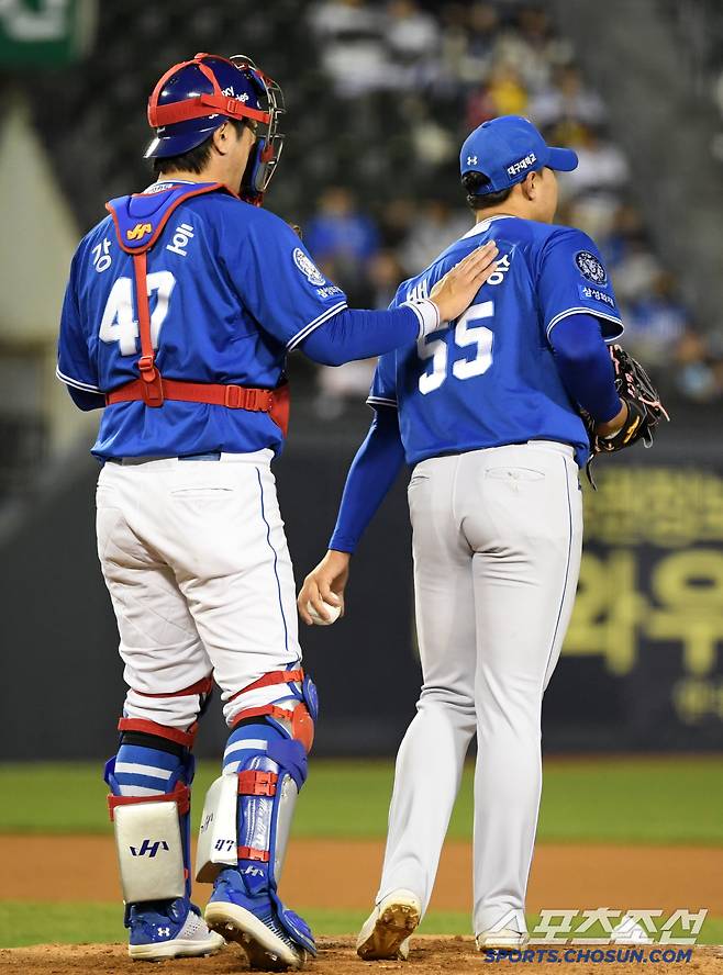 153km가 담장 때리는 2루타→낮은 직구도 2루타→볼넷→볼넷. 승승장구 배찬승의 첫 시련. 이제부터 진짜 멘털 싸움이다[잠실 현장]