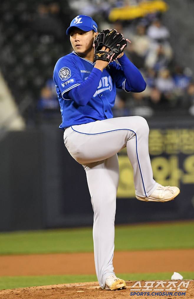 153km가 담장 때리는 2루타→낮은 직구도 2루타→볼넷→볼넷. 승승장구 배찬승의 첫 시련. 이제부터 진짜 멘털 싸움이다[잠실 현장]