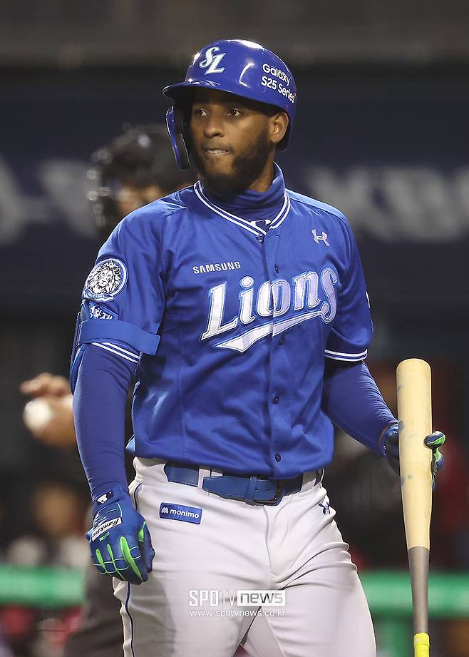 '36년 만에 노히트 악몽' 강민호-구자욱…팬들 앞에서 고개조차 못 들었다