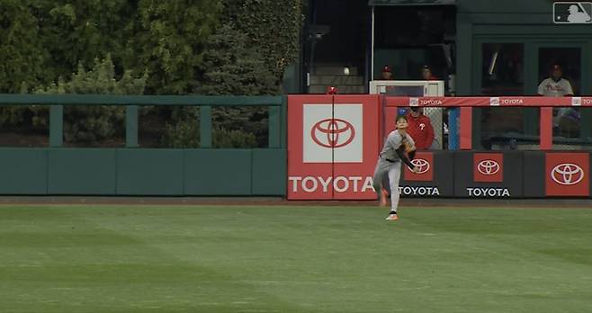 'I am SUPER 정후, 도대체 못하는 게 뭐지?' 이정후 필라델피아전 레이저 외야송구 보살+또또 2루타+멀티히트 맹활약