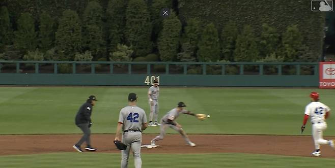 'I am SUPER 정후, 도대체 못하는 게 뭐지?' 이정후 필라델피아전 레이저 외야송구 보살+또또 2루타+멀티히트 맹활약