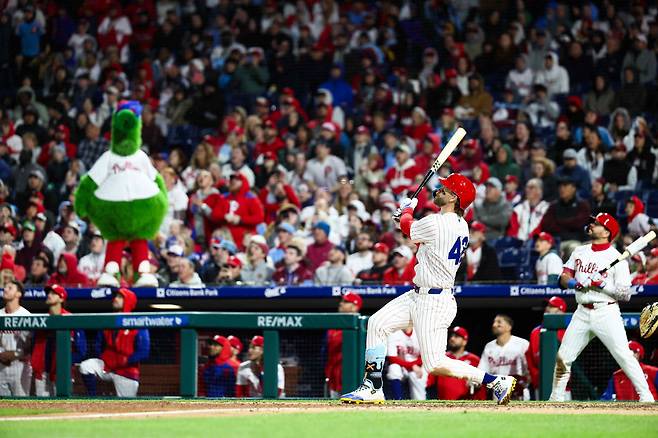 이정후 걱정은 쓸데없는 짓, 멀티히트 폭발! 2루타 전체 단독 1위 복귀, 타율-안타-득점-장타율-OPS '톱10'..SF 4-6 PHI