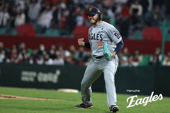 정민철-류현진 뒤를 이을 수 있나… 한화 심장이 된 야수의 구위, 구대성 기록 진짜 깨나