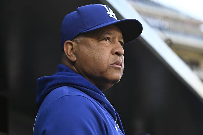 이정후는 왜 42번을 달고 뛰었나..로버츠 감독이 그 의미를 설명했다