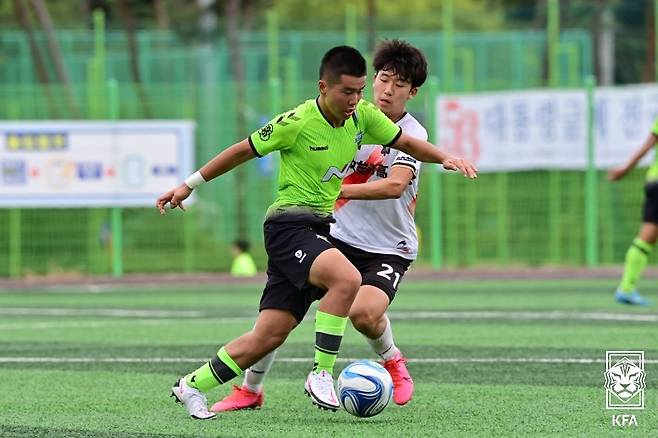 안타깝다! '한때 韓 미래 책임질 대형 유망주' 결국 무리뉴 선택 받지 못했다...1군 데뷔 없이 계약 해지