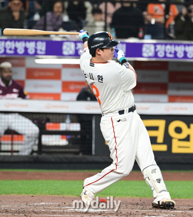 홈런왕의 130m 역전 투런포→친정 만난 베테랑의 3672일 만에 3루타…미쳤다 한화, 김광현을 흔들다 [MD인천]