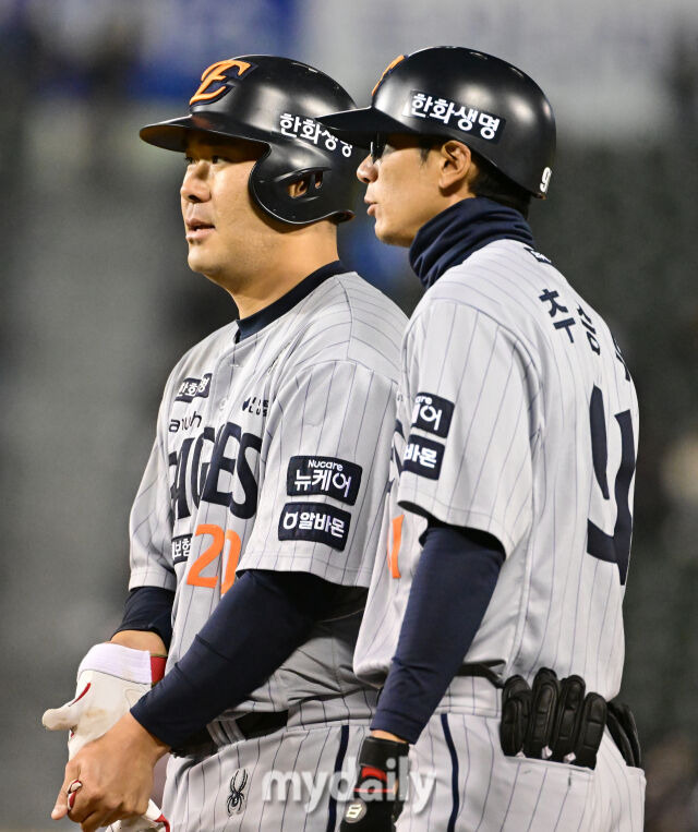 홈런왕의 130m 역전 투런포→친정 만난 베테랑의 3672일 만에 3루타…미쳤다 한화, 김광현을 흔들다 [MD인천]