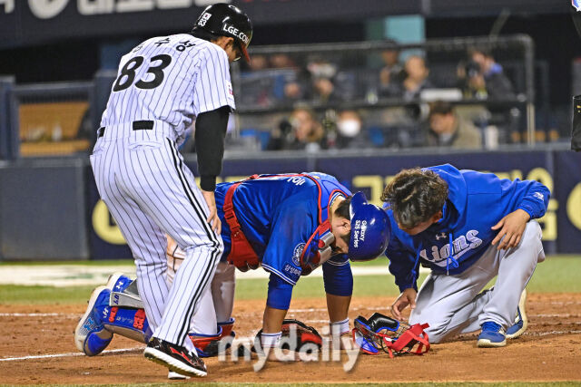 '삼성 초비상' 강민호, 홈에서 문성주와 충돌→왼쪽 발목 부상으로 교체…4번 타자+주전 포수 동시에 잃었다