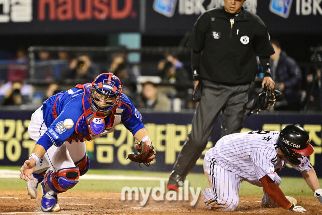 '삼성 초비상' 강민호, 홈에서 문성주와 충돌→왼쪽 발목 부상으로 교체…4번 타자+주전 포수 동시에 잃었다