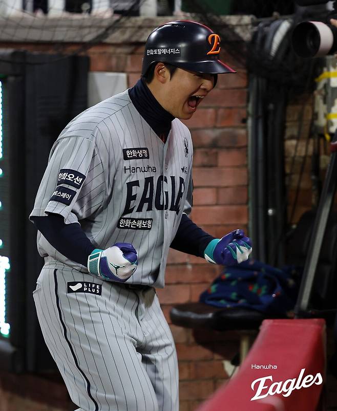 ‘투·타 조화’ 한화가 드디어 치고 올라간다… 노시환-채은성 폭발, 와이스 시즌 2승 ‘3연승 행진’ SSG 3연패 수렁 [인천 게임노트]