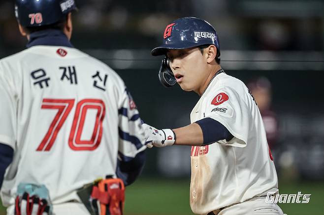 5할 승률 완성! 마황 홈스틸+295일만의 4안타 불방망이 → 반즈 7이닝 11K 쾌투…'봄향기' 맡은 롯데, 꼴찌 키움 잡고 2연승 [부산리뷰]