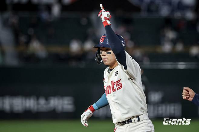 5할 승률 완성! 마황 홈스틸+295일만의 4안타 불방망이 → 반즈 7이닝 11K 쾌투…'봄향기' 맡은 롯데, 꼴찌 키움 잡고 2연승 [부산리뷰]