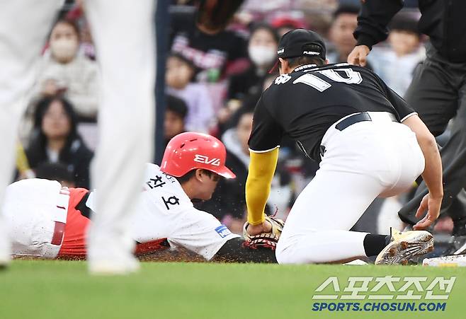 황당한 ABS 콜에 멘탈 붕괴 조짐이었는데, 허무한 삼진과 횡사로 적을 살렸다...KIA 1회에 무슨 일이? [광주 현장]