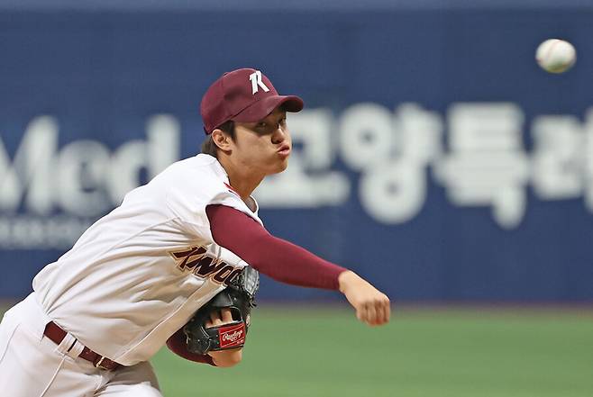 ‘역시 괴물’ 안우진 이미 마운드에서 최고 156㎞… 9월 복귀 유력, 리그 에이스가 달려온다