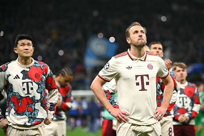 '괴력을 잃은 괴물' 김민재, 파바르에 헤더 결승골 내주고 또또또 조기교체→최저평점…뮌헨, 챔스 8강 탈락