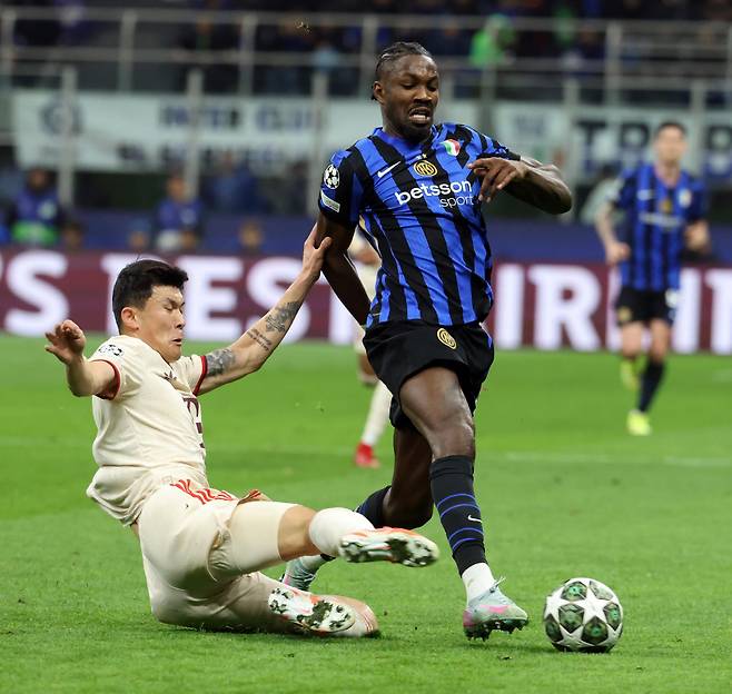 '괴력을 잃은 괴물' 김민재, 파바르에 헤더 결승골 내주고 또또또 조기교체→최저평점…뮌헨, 챔스 8강 탈락