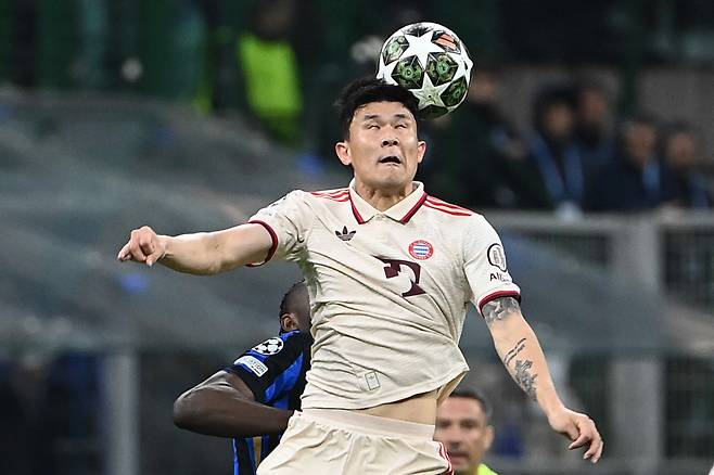 '괴력을 잃은 괴물' 김민재, 파바르에 헤더 결승골 내주고 또또또 조기교체→최저평점…뮌헨, 챔스 8강 탈락