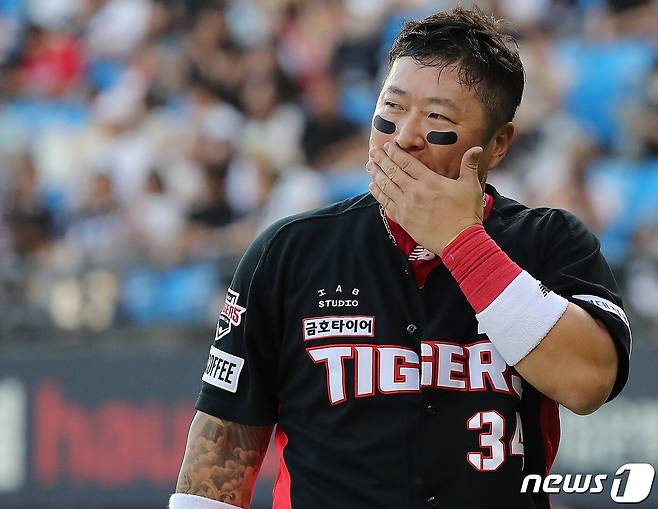 제대로 복수 당한 KIA, '이틀 연속 팀 노히트노런' KBO 역대급 기록 희생자 될뻔했다...7회 최형우 안타로 극적 탈출
