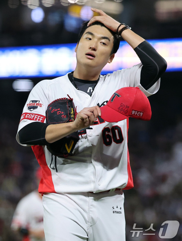 제대로 복수 당한 KIA, '이틀 연속 팀 노히트노런' KBO 역대급 기록 희생자 될뻔했다...7회 최형우 안타로 극적 탈출