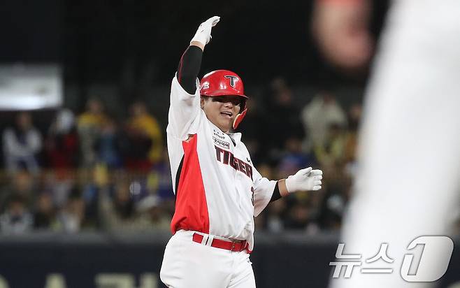 제대로 복수 당한 KIA, '이틀 연속 팀 노히트노런' KBO 역대급 기록 희생자 될뻔했다...7회 최형우 안타로 극적 탈출