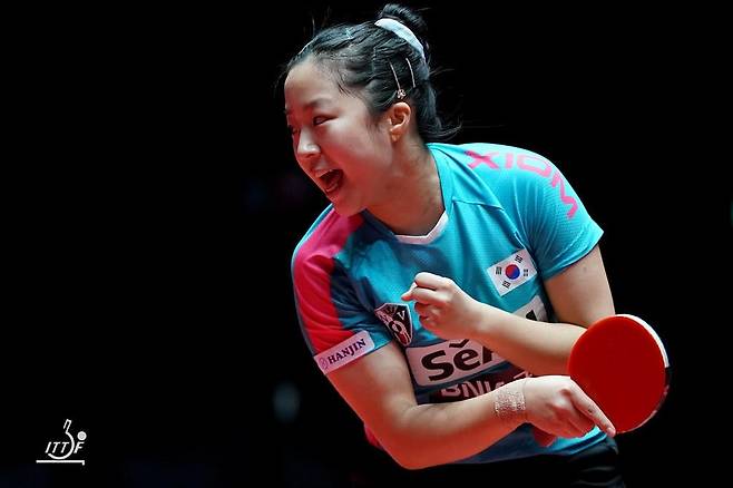 탁구 신유빈, 여자월드컵 16강서 세계 4위 천싱퉁에 0-4 패배