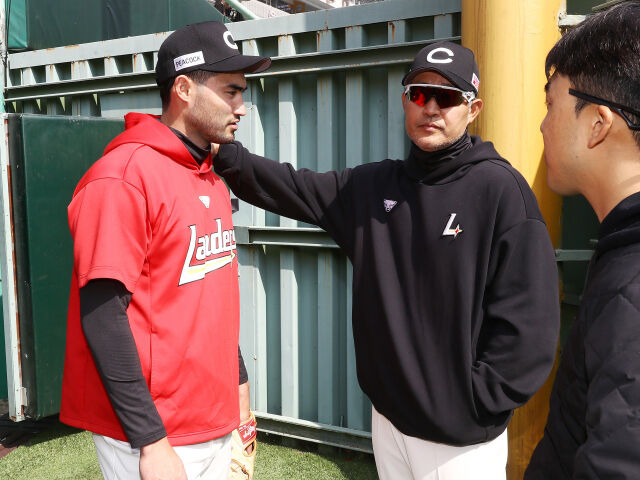 기다리고 기다리던 韓 데뷔전인데, 패패패 어깨가 무겁다…박찬호 닮은꼴 외인 출격 대기, 류현진 KBO 110승 도전