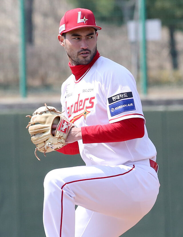 기다리고 기다리던 韓 데뷔전인데, 패패패 어깨가 무겁다…박찬호 닮은꼴 외인 출격 대기, 류현진 KBO 110승 도전