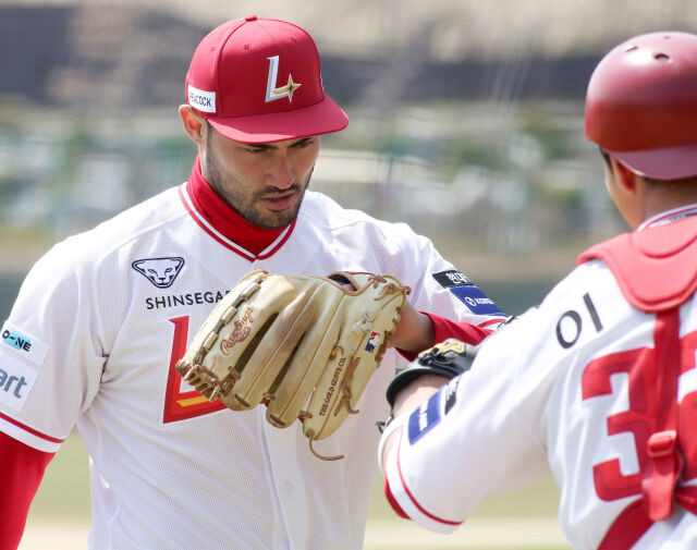 기다리고 기다리던 韓 데뷔전인데, 패패패 어깨가 무겁다…박찬호 닮은꼴 외인 출격 대기, 류현진 KBO 110승 도전
