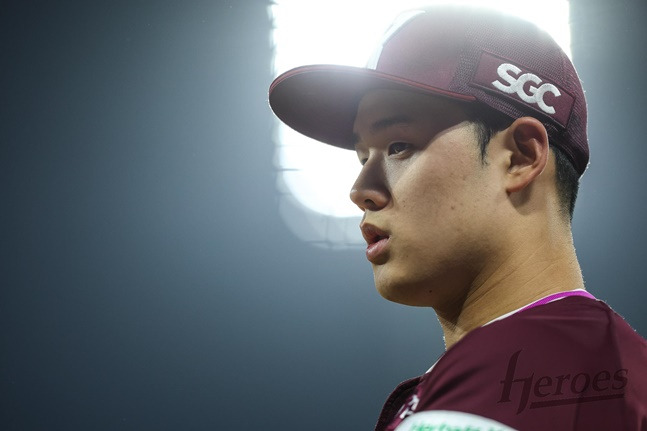 '선발 최약체인데...' 키움에 비보가, 1순위 신인 어깨 통증→엔트리 말소... '1차 염증 소견' 추가 검진 예정 [부산 현장]